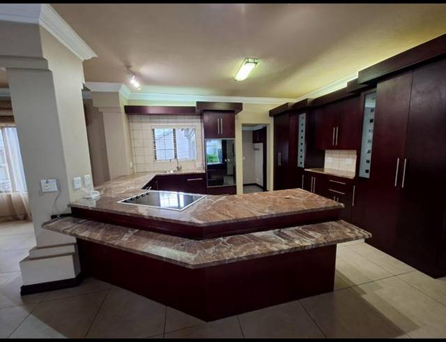 5 BEDROOM HOUSE FOR SALE IN MIDSTREAM ESTATE